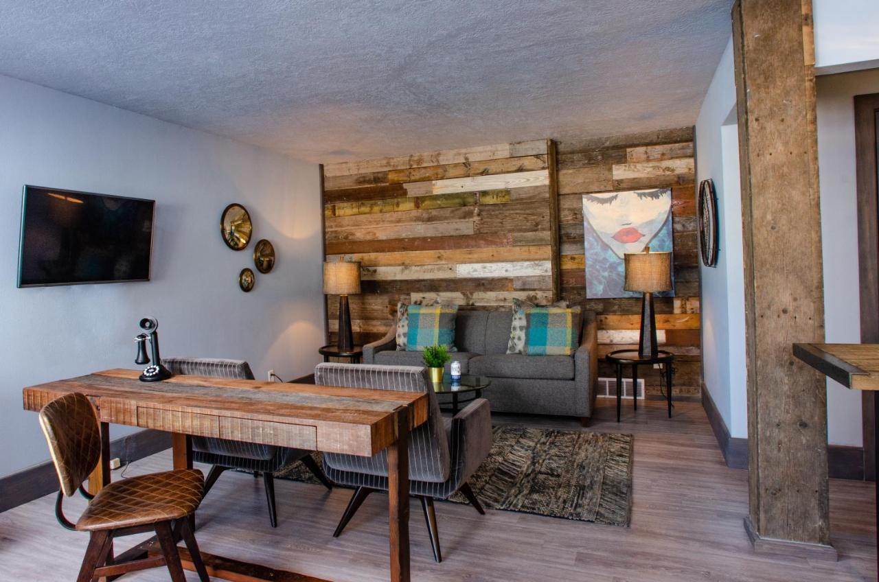 Vintage Block Inn & Suites Okoboji Eksteriør bilde