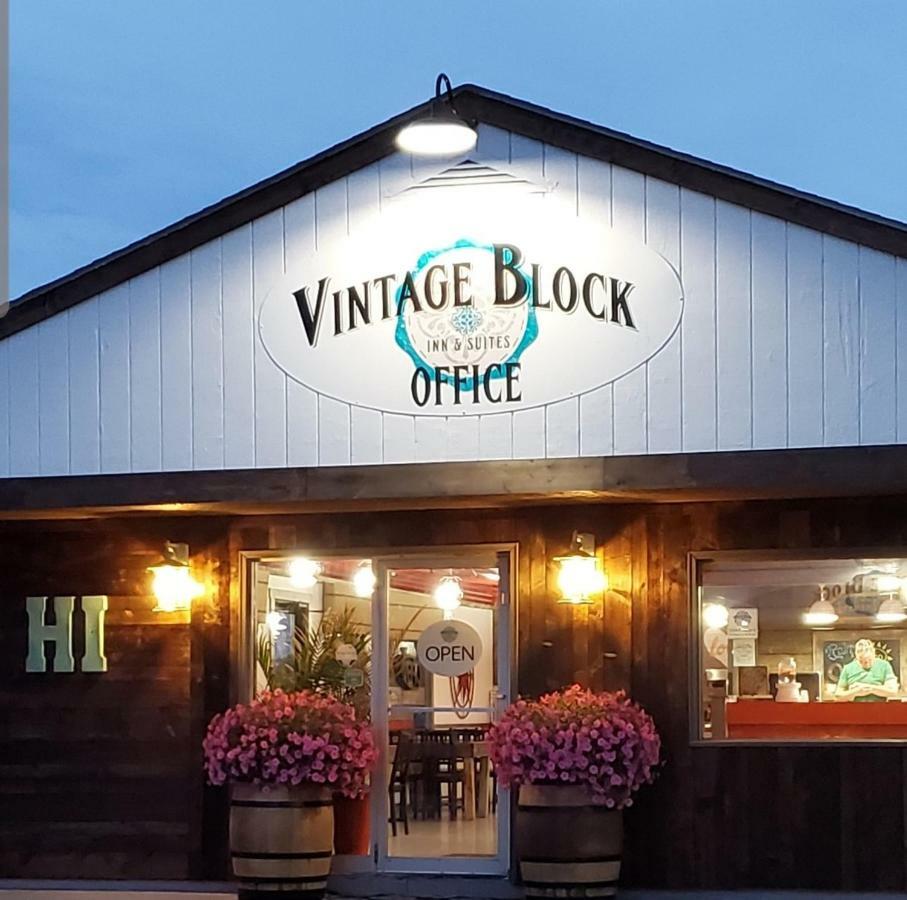 Vintage Block Inn & Suites Okoboji Eksteriør bilde